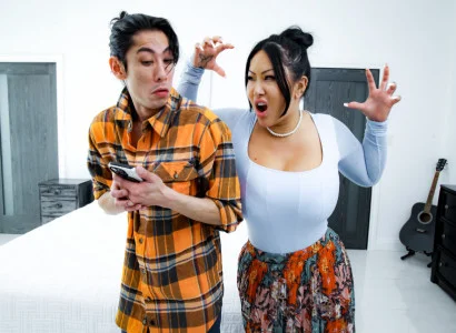 Anh con trai đưa mẹ kế xăm trổ hàng múp lên đỉnh